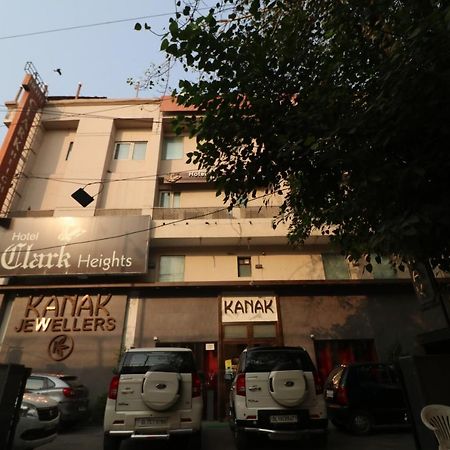Hotel Clark Heights Ню Делхи Екстериор снимка