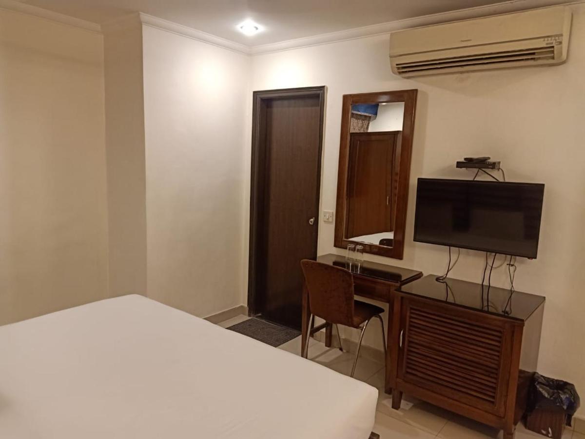 Hotel Clark Heights Ню Делхи Екстериор снимка
