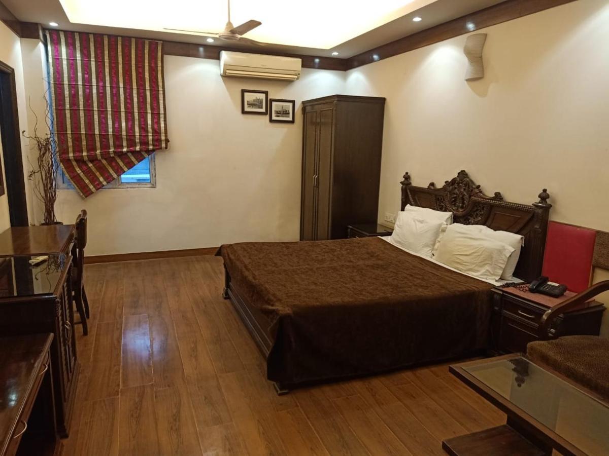 Hotel Clark Heights Ню Делхи Екстериор снимка