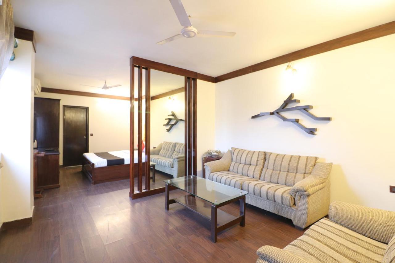 Hotel Clark Heights Ню Делхи Екстериор снимка