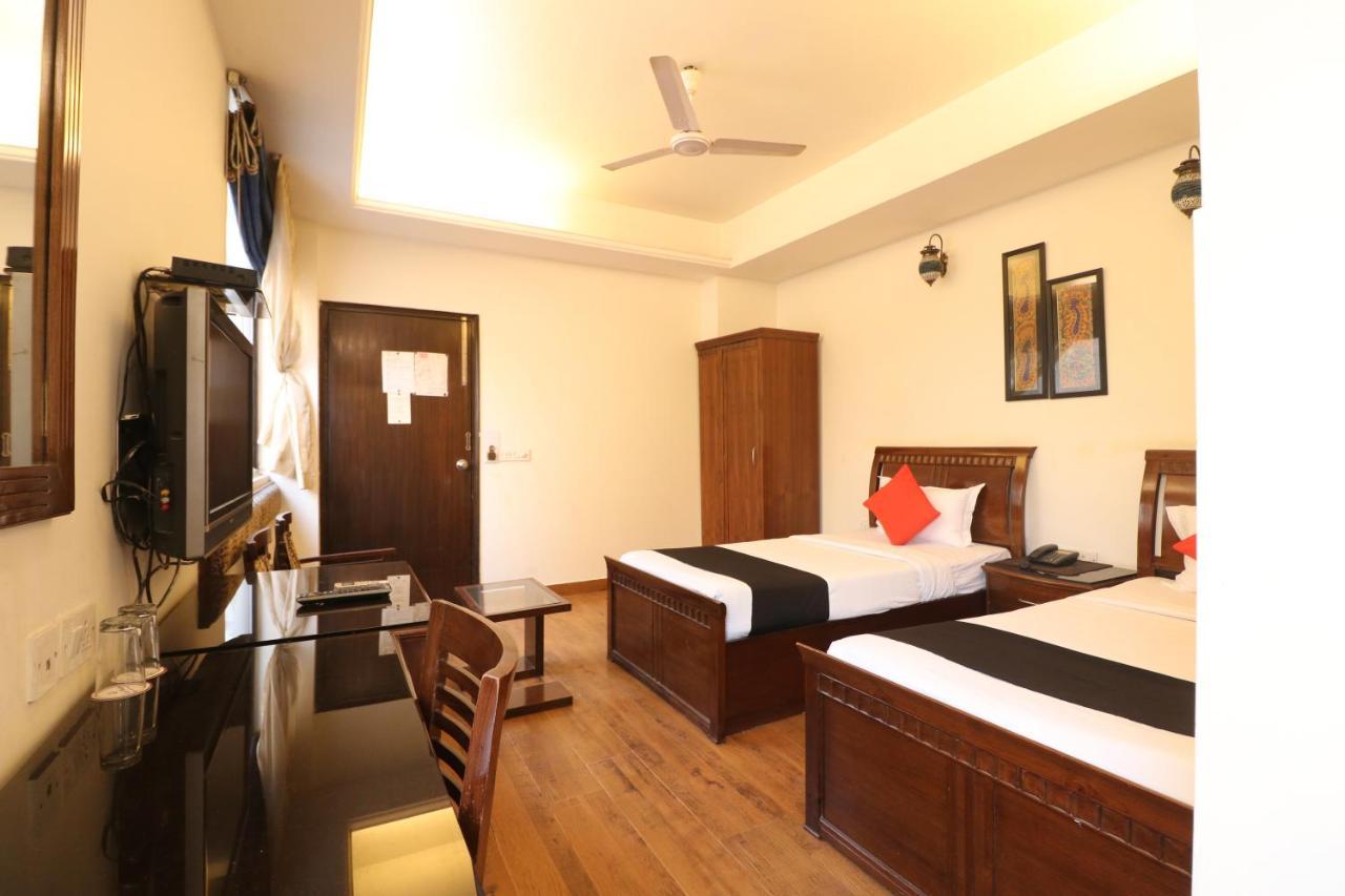 Hotel Clark Heights Ню Делхи Екстериор снимка