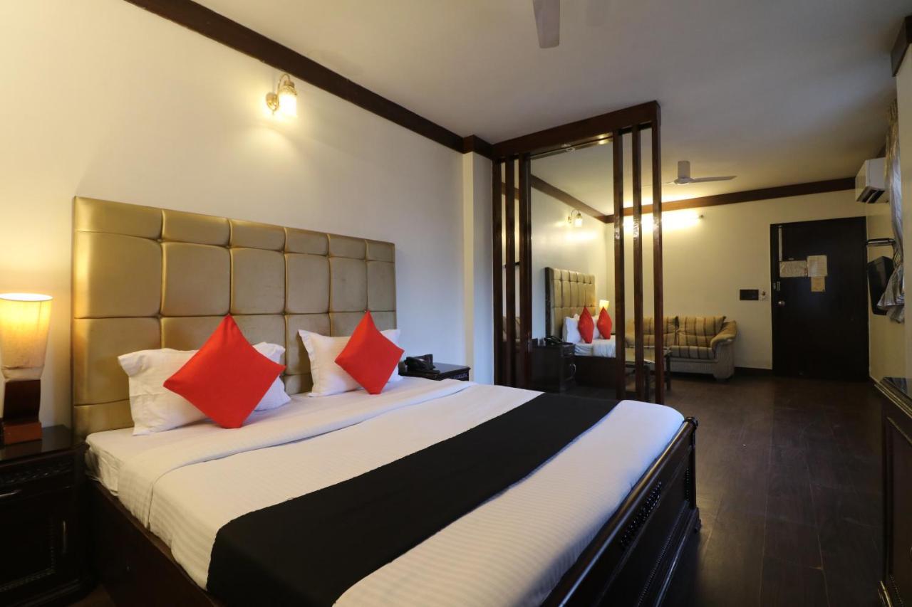 Hotel Clark Heights Ню Делхи Екстериор снимка