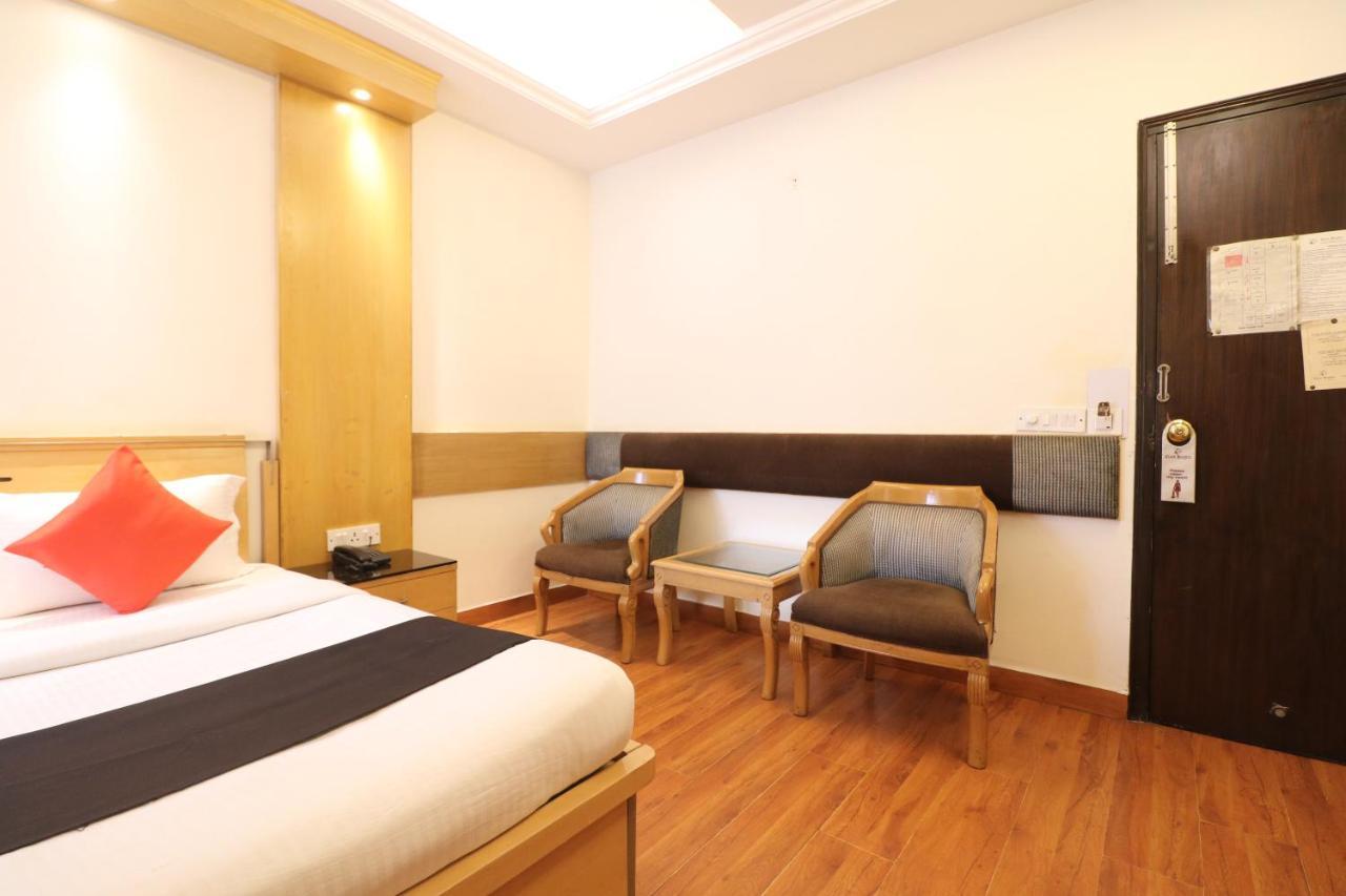 Hotel Clark Heights Ню Делхи Екстериор снимка