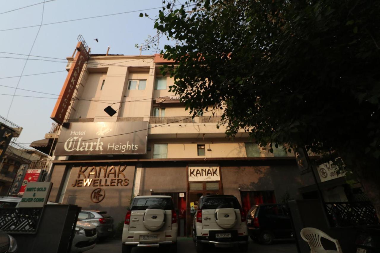 Hotel Clark Heights Ню Делхи Екстериор снимка