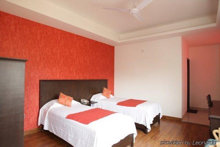 Hotel Clark Heights Ню Делхи Стая снимка