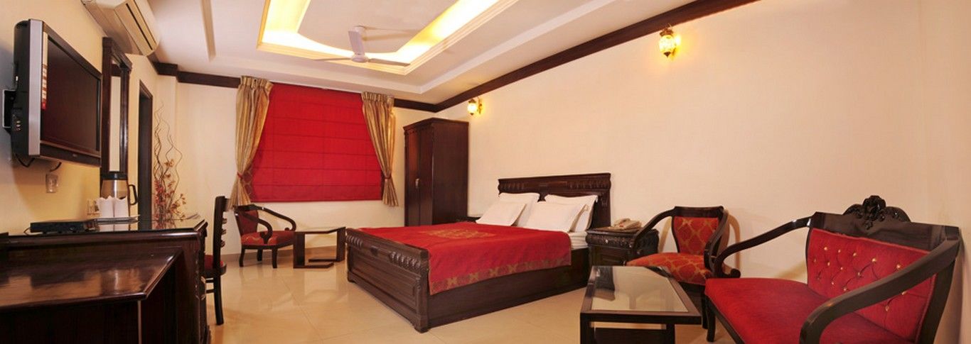 Hotel Clark Heights Ню Делхи Екстериор снимка