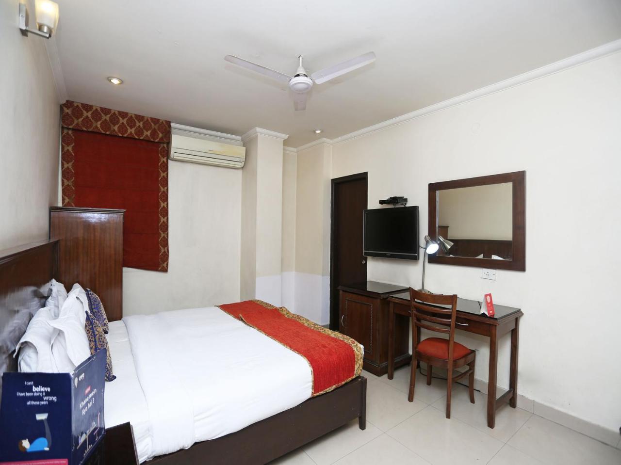 Hotel Clark Heights Ню Делхи Екстериор снимка