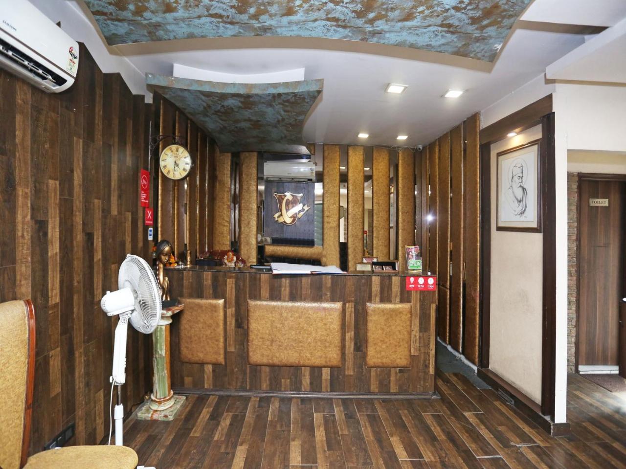 Hotel Clark Heights Ню Делхи Екстериор снимка